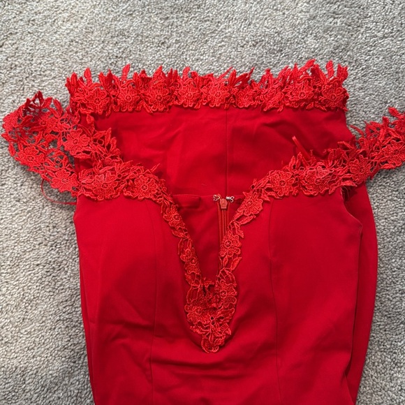 Red mini dress with lace detail - Picture 5 of 6